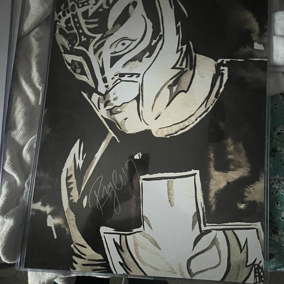 Rey mysterio autograph 16x20 comes in a top loader - Picture 1 of 2